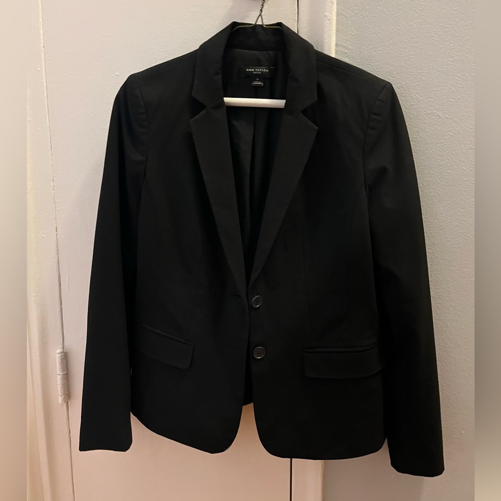 Ann Taylor Fitted Blazer 
-Dry Cleaned-